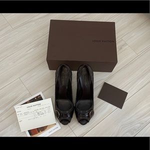 Authentic Louis Vuitton 37.5 brown monogram heels